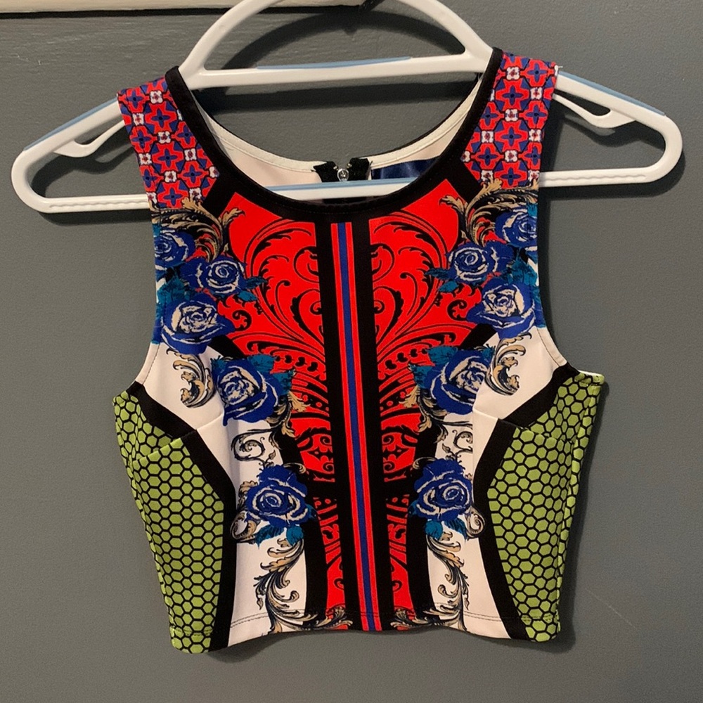 SLEEVELESS CROP TOP